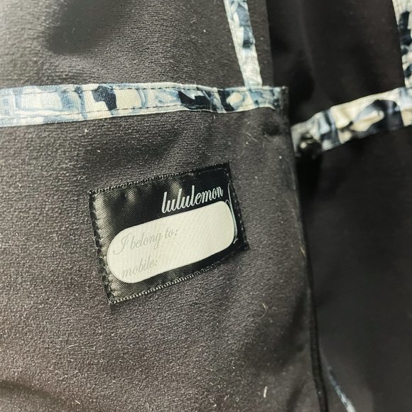 Lululemon Long Softshell Hoodied Jacket (8/M) - Picture 6 of 13